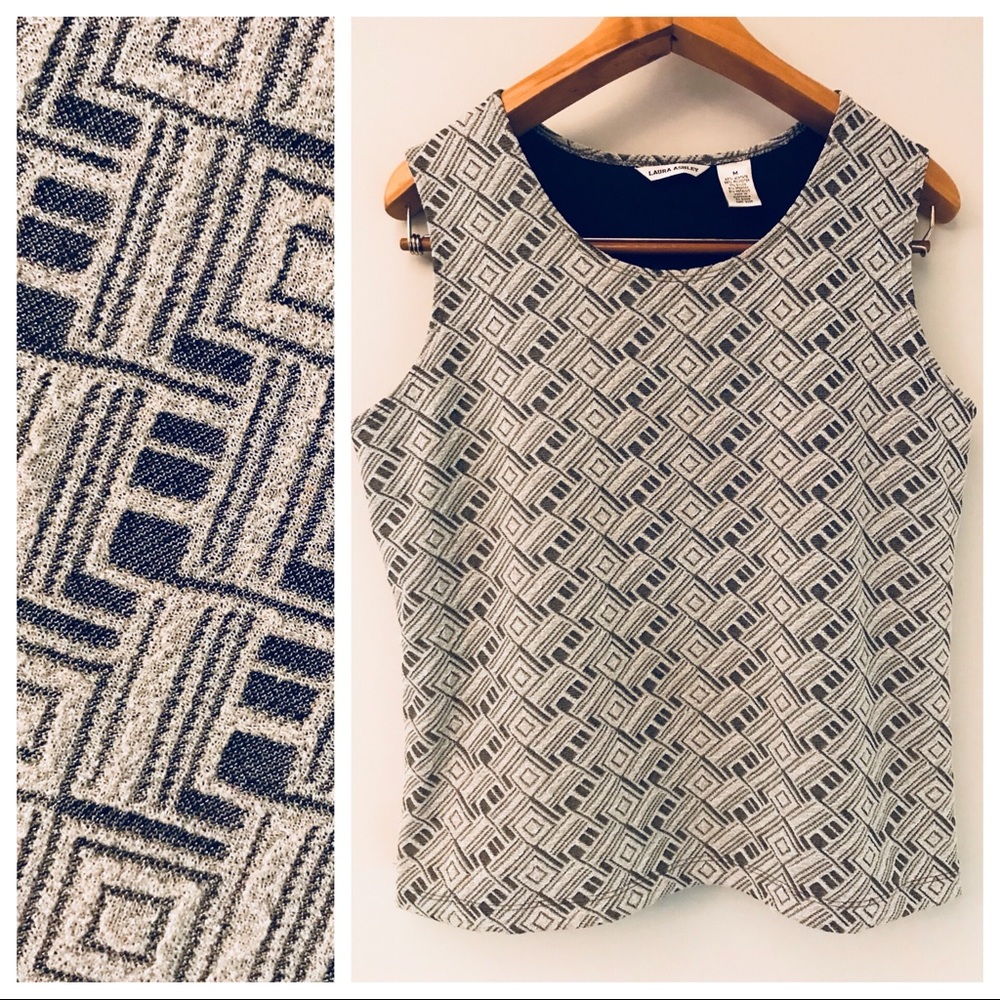Knit shell in geo pattern with a hint of shimmer